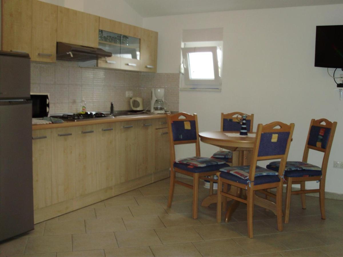 Apartments Ruzmarin Vrsi Quarto foto